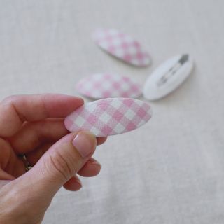 Každý účes si zaslouží detail. Naše sponky zaujmou barvami i kvalitním zpracováním. Líbí se Vám? 🌸 #sponka #sponkadovlasu...