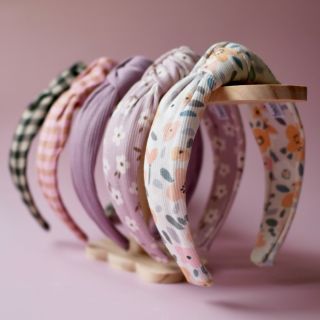 Každá jiná, ale všechny mají něco společného - jemnost, barvy a ruční poctivost 💫 #beansaccessories #celenkyproholcicky...